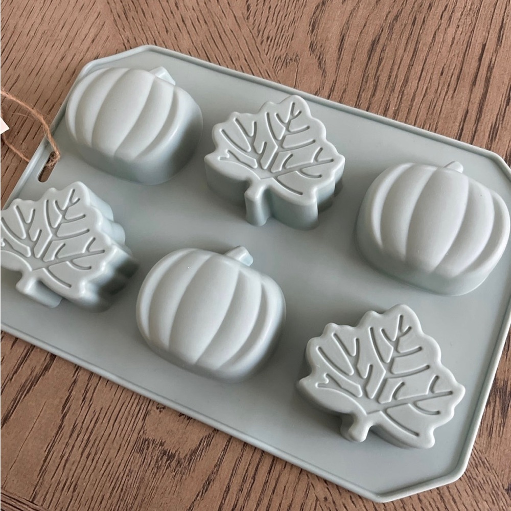 Silicone fall themed baking mold - Picture 2 of 5